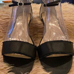 Kaari Blue Women's size 10M Cyndi Black Flats Satin Sandals Holiday Party NWOT
